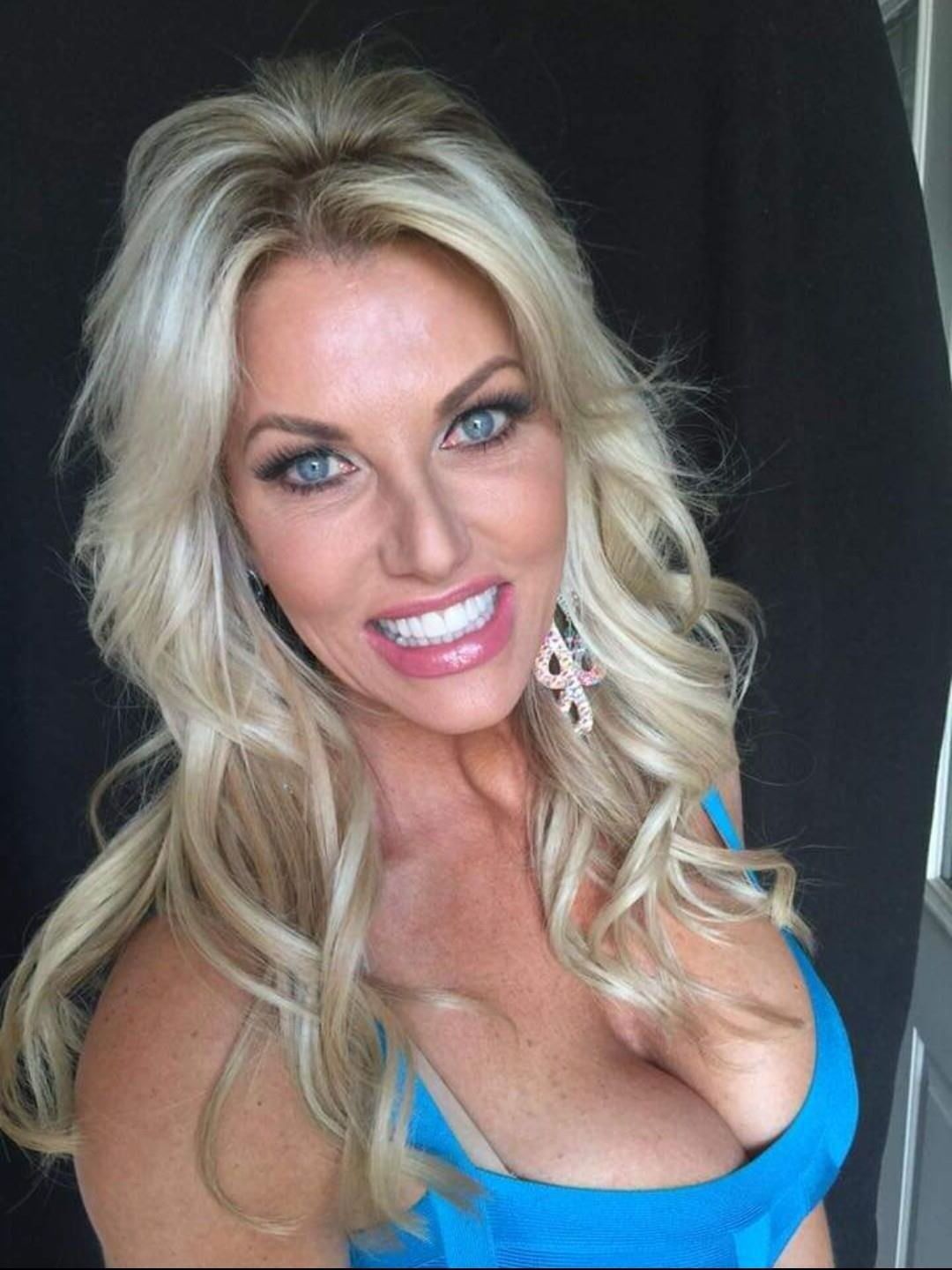 Amo a las verdaderas mamás bimbo milf