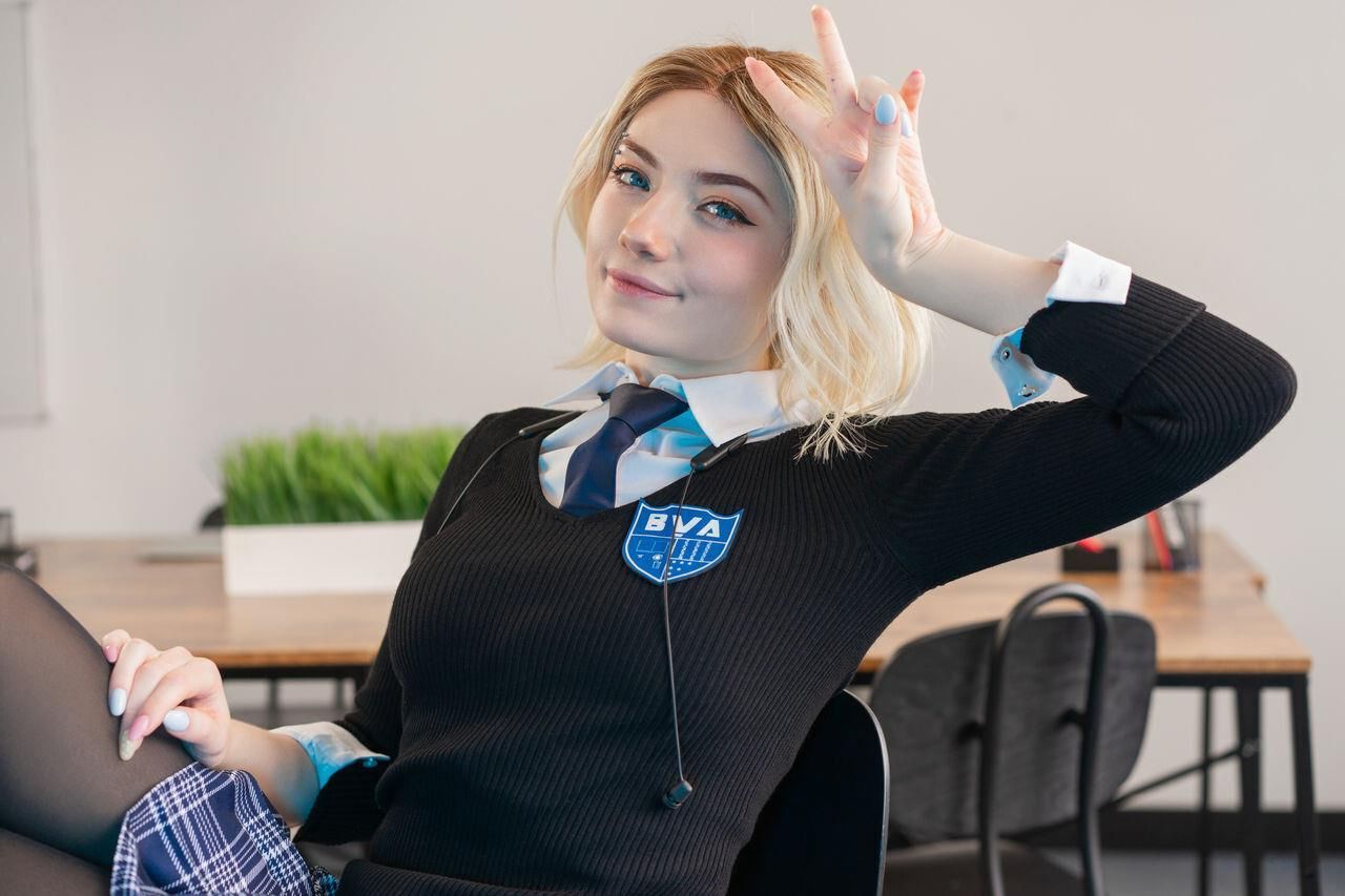 Carrykey   Gwen school Uniform