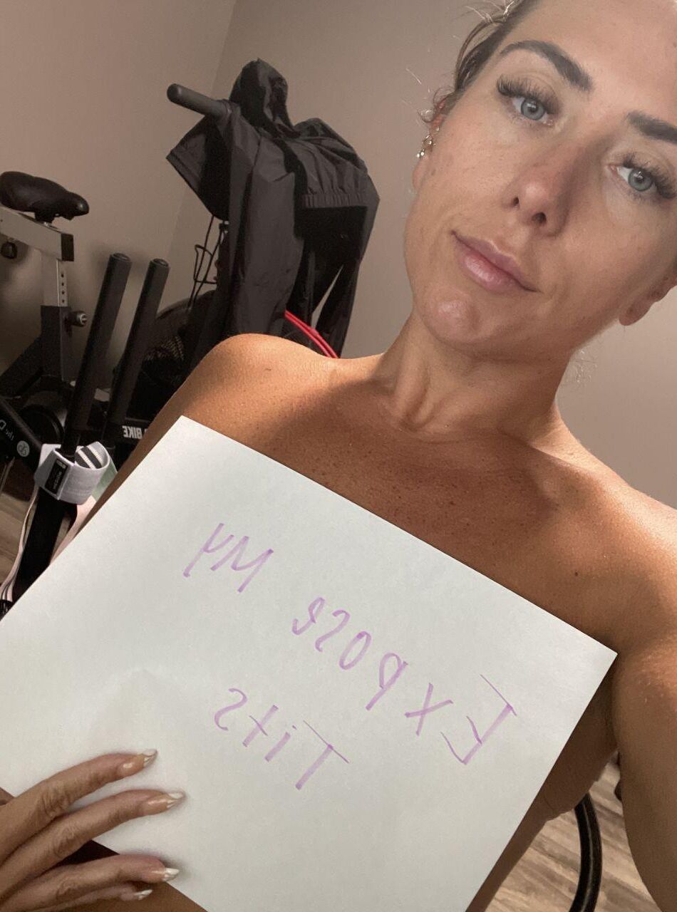 Selfie exposta Fuckslut Cumslut Shameless Wife Slag Cunt EUA