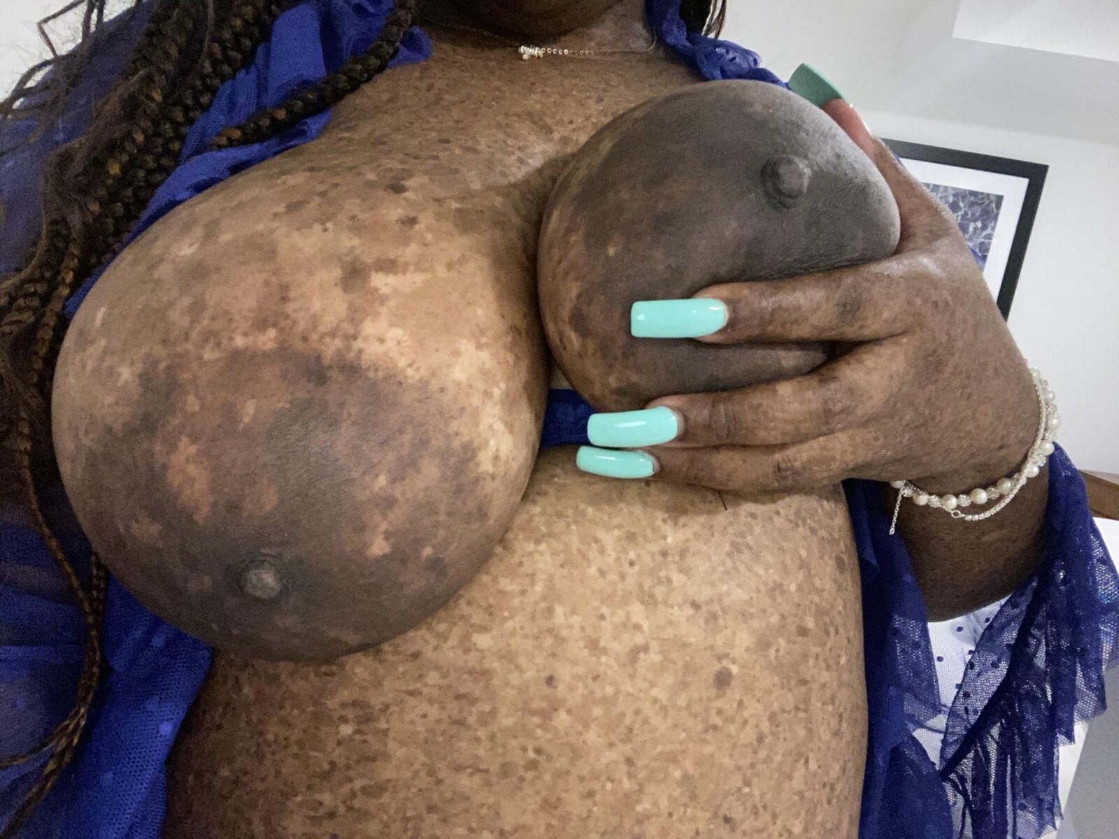 Freckles Huge Areola Ebony Big Booty Milf Rose