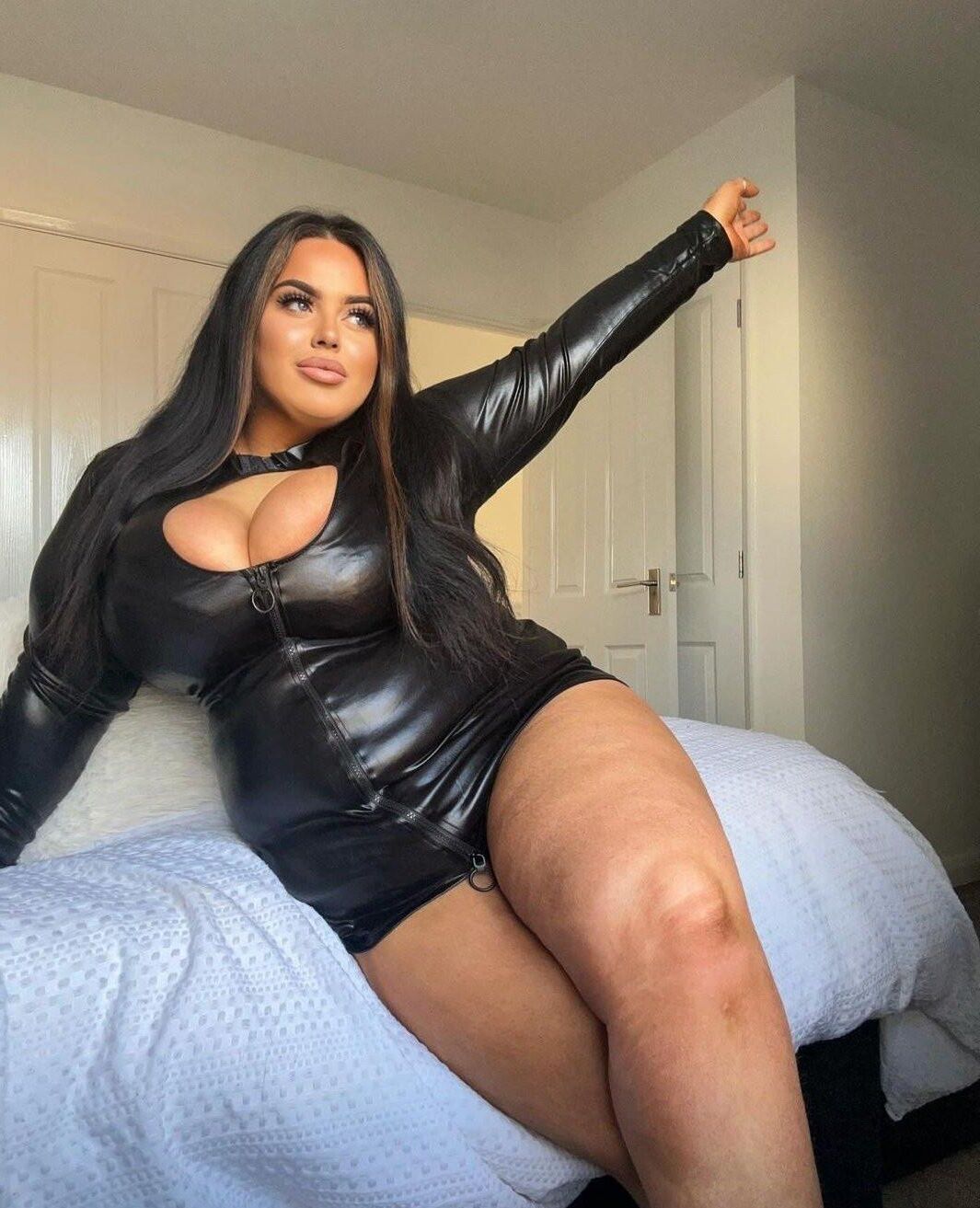 Sexy Curvy Girls 1