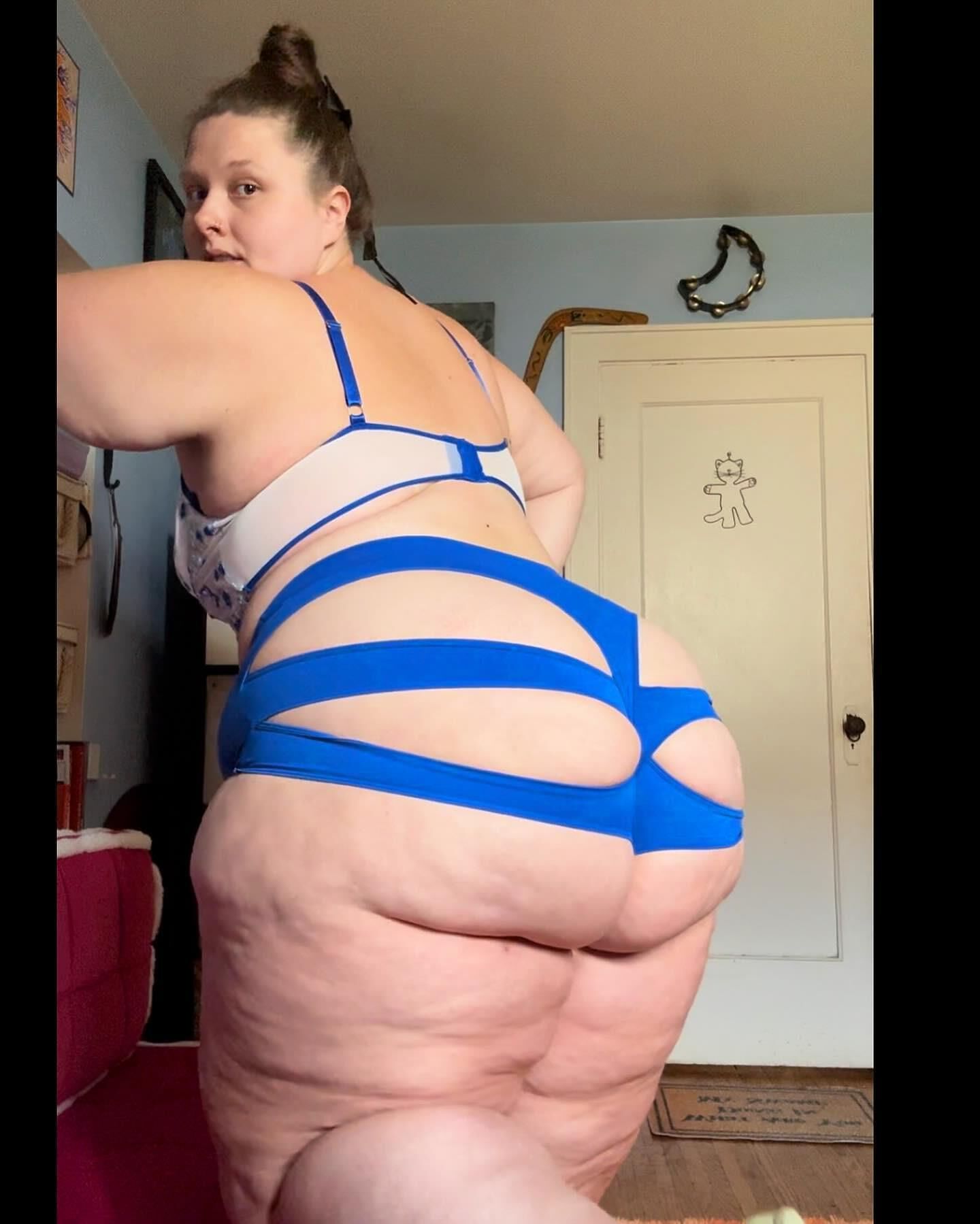 'sugarandspiceroni'   Cute thicc chick with FAT CHUNKY ASS