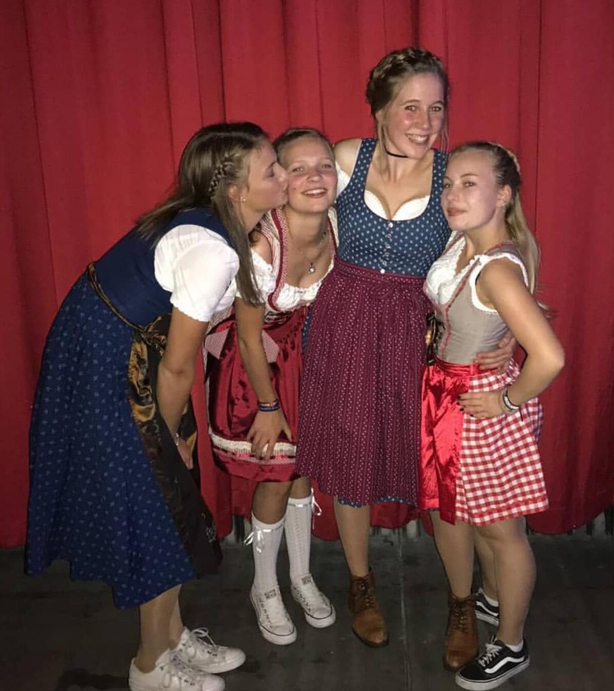 Dirndl Schlampen