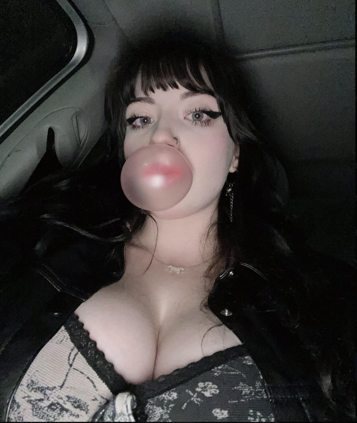 Thick goth slut 