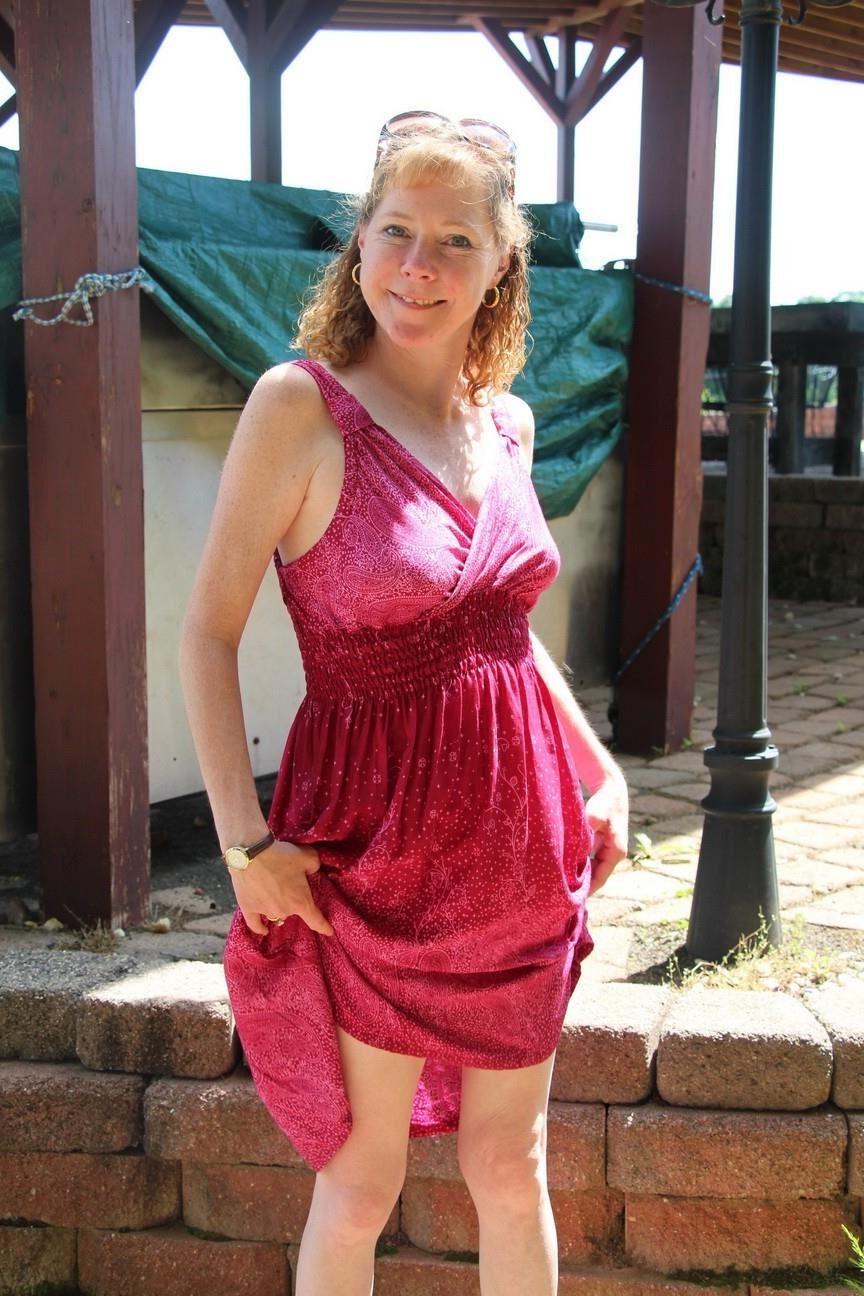 Amanda nos MILF vestido rojo