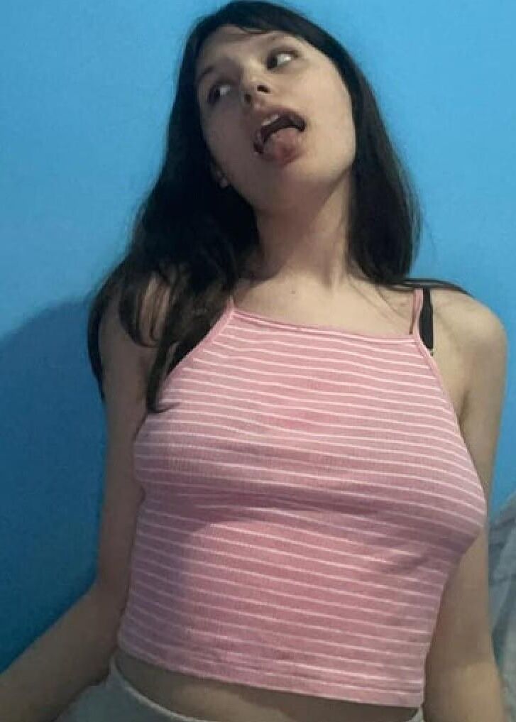 Esta adolescente tetona argentina