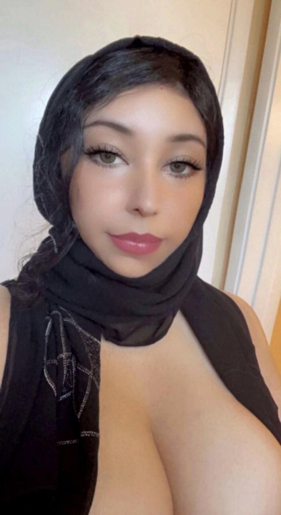 Chica tetona hijabi