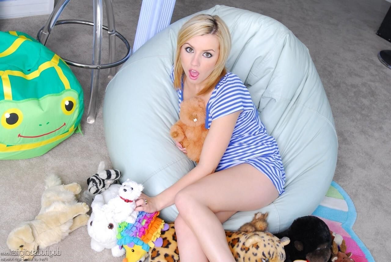 Lexi Belle a tous les jouets