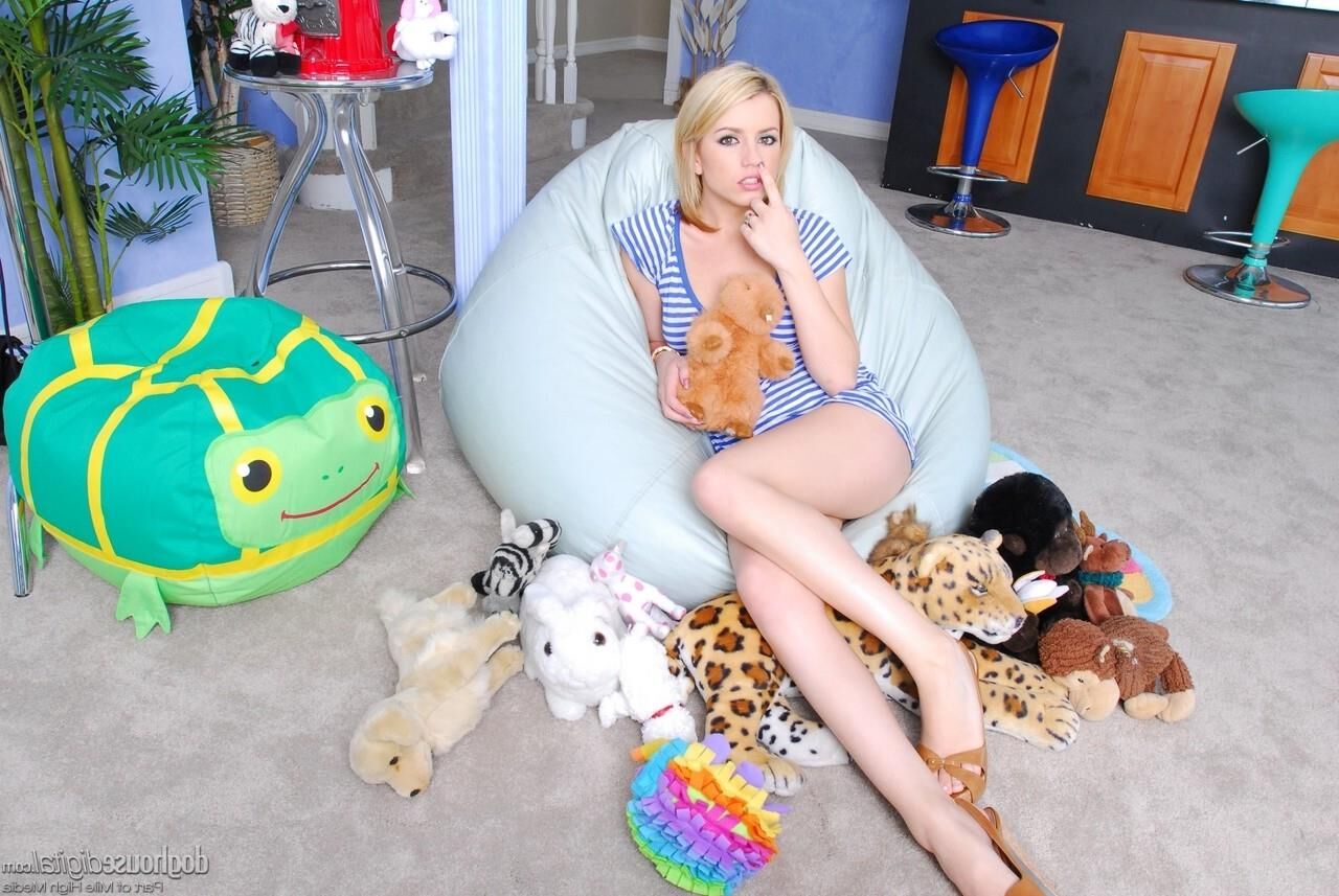 Lexi Belle a tous les jouets