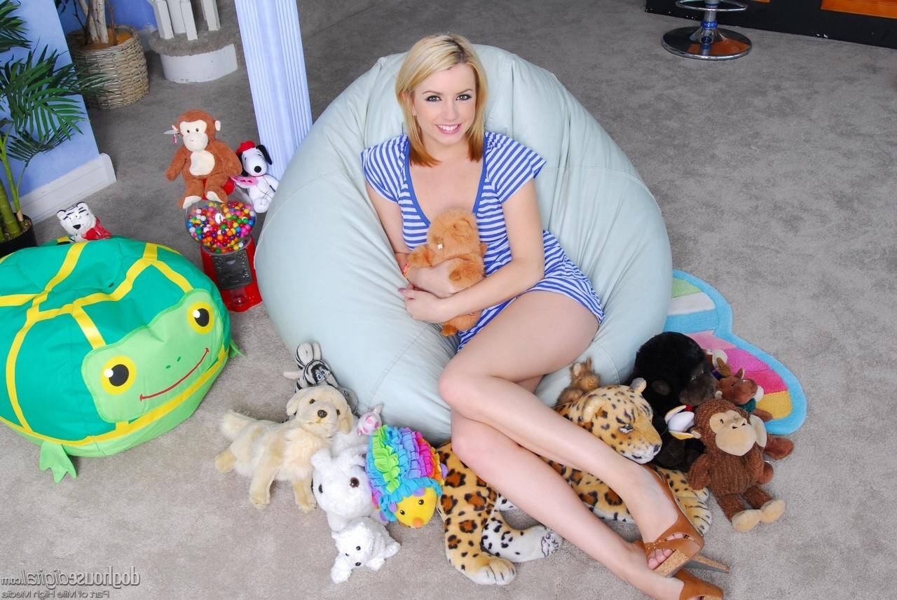 Lexi Belle a tous les jouets