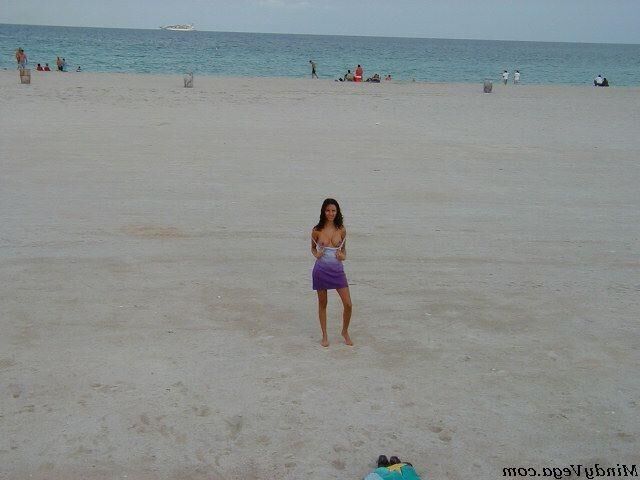 Mindy Vega piscando em South Beach