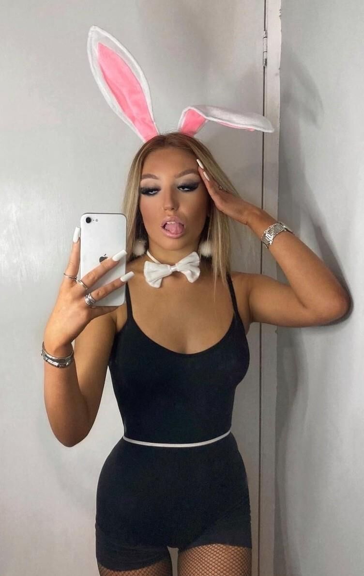 Costume Sluts, Bunnies 1.