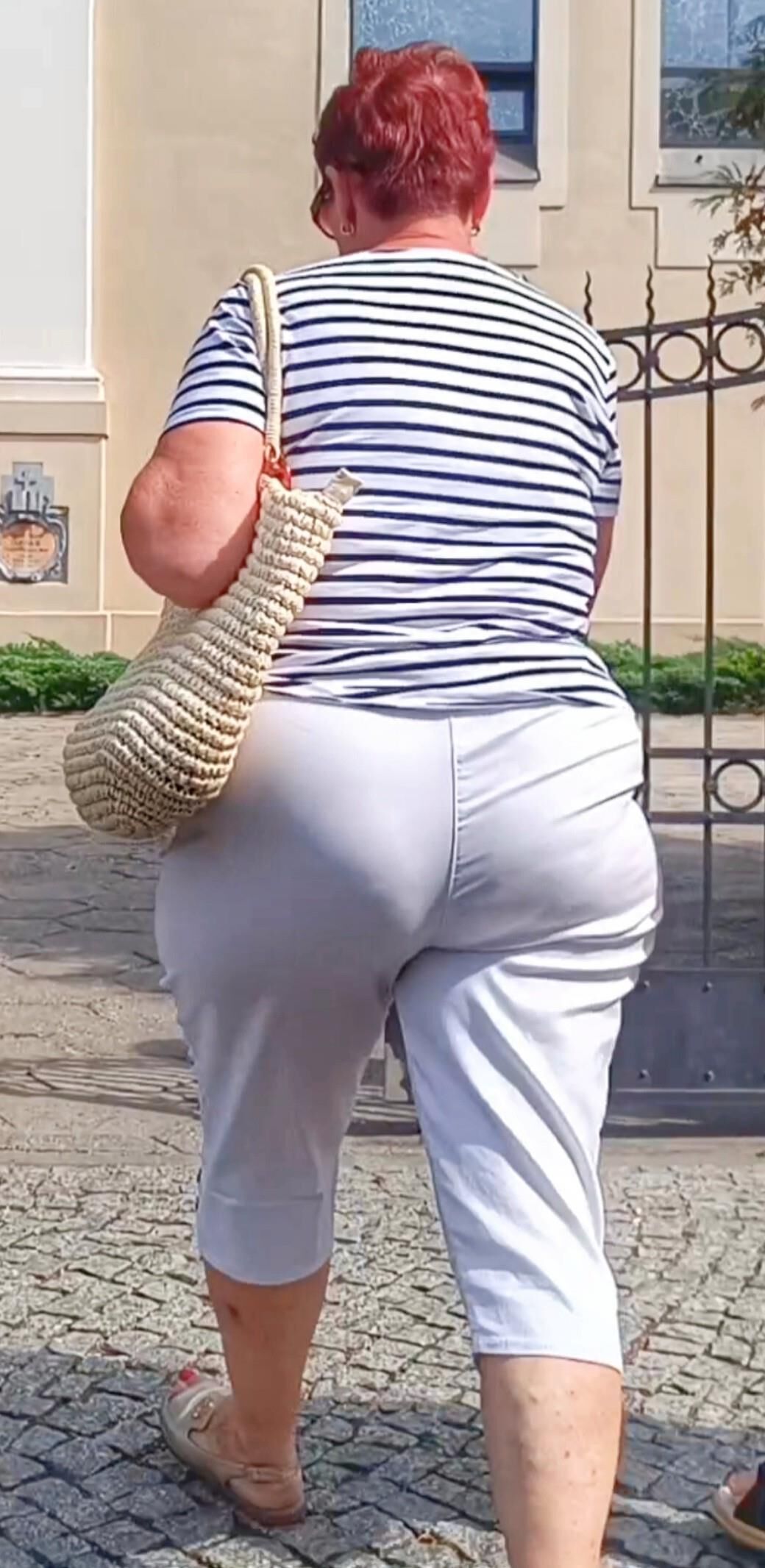 PAWG gilf PL increíble culo enorme maduro y hija flaca 1