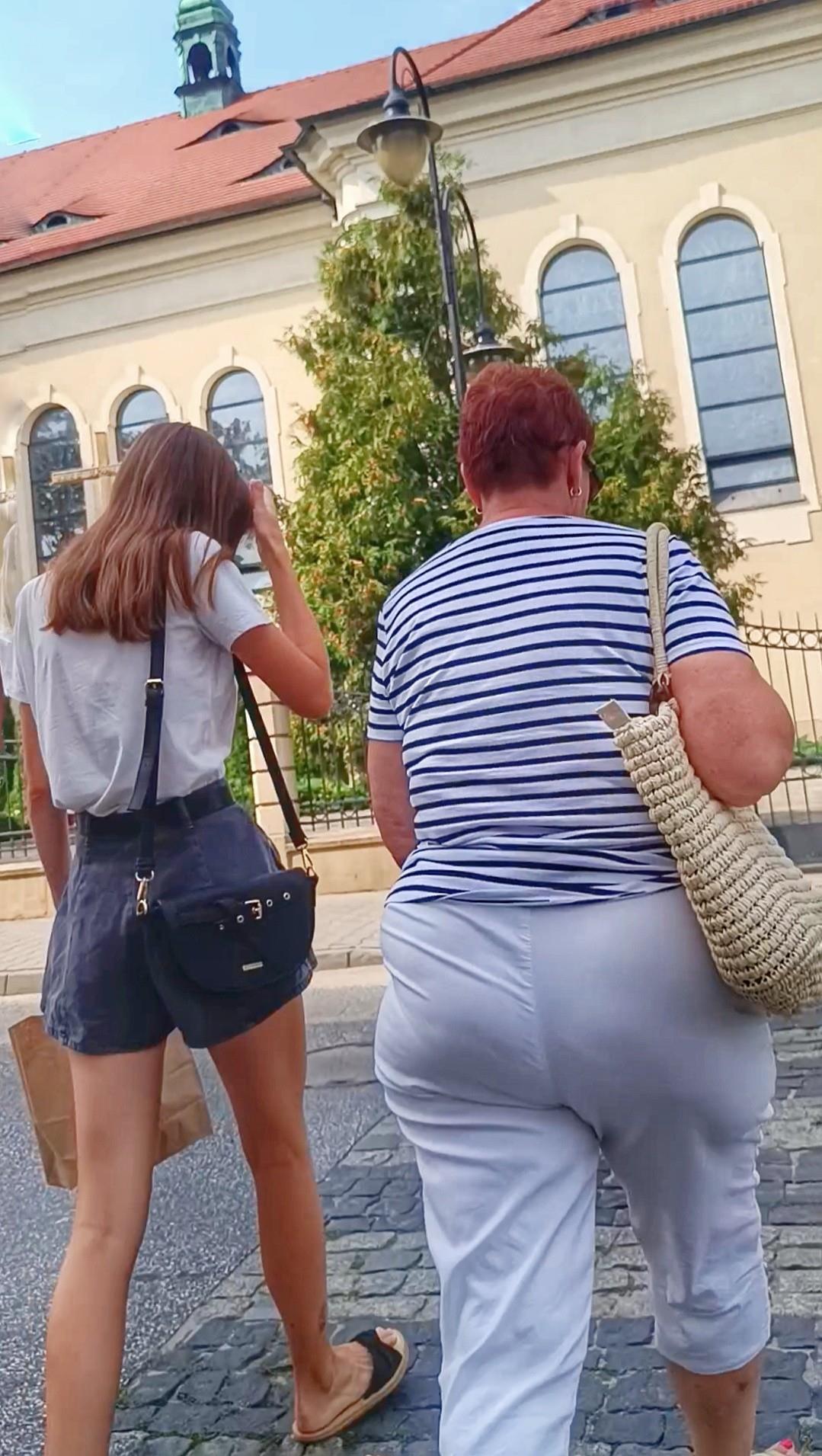 PAWG gilf PL increíble culo enorme maduro y hija flaca 1