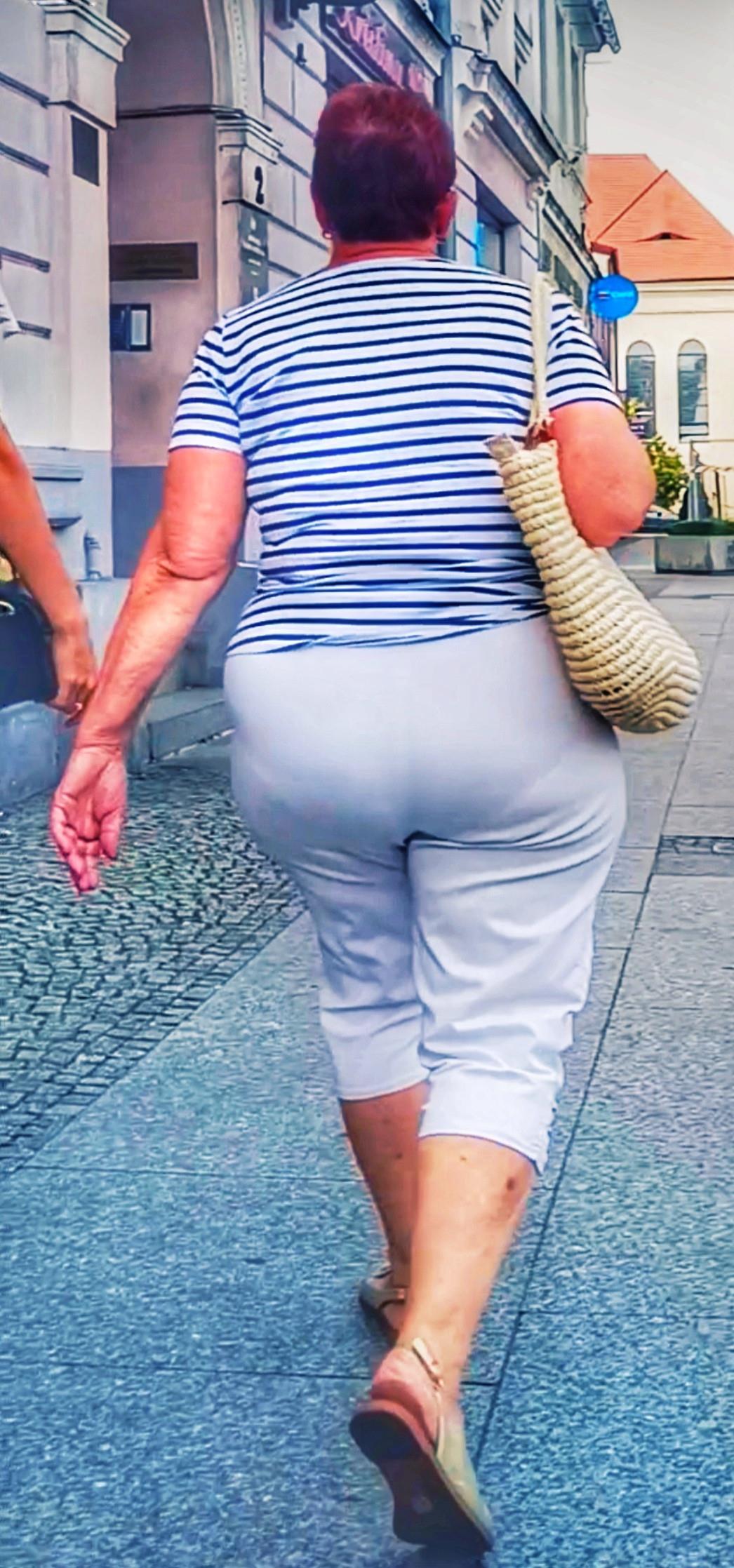 PAWG gilf PL increíble culo enorme maduro y hija flaca 1