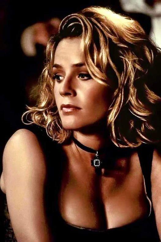  Elisabeth Shue