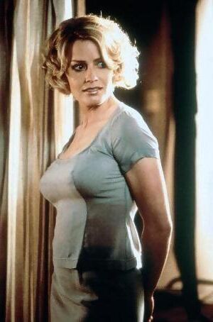  Elisabeth Shue