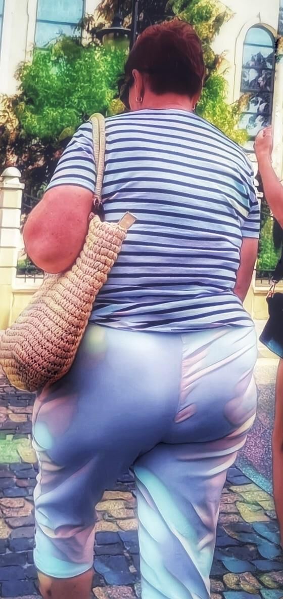 PAWG gilf PL increíble culo enorme maduro y hija flaca 1