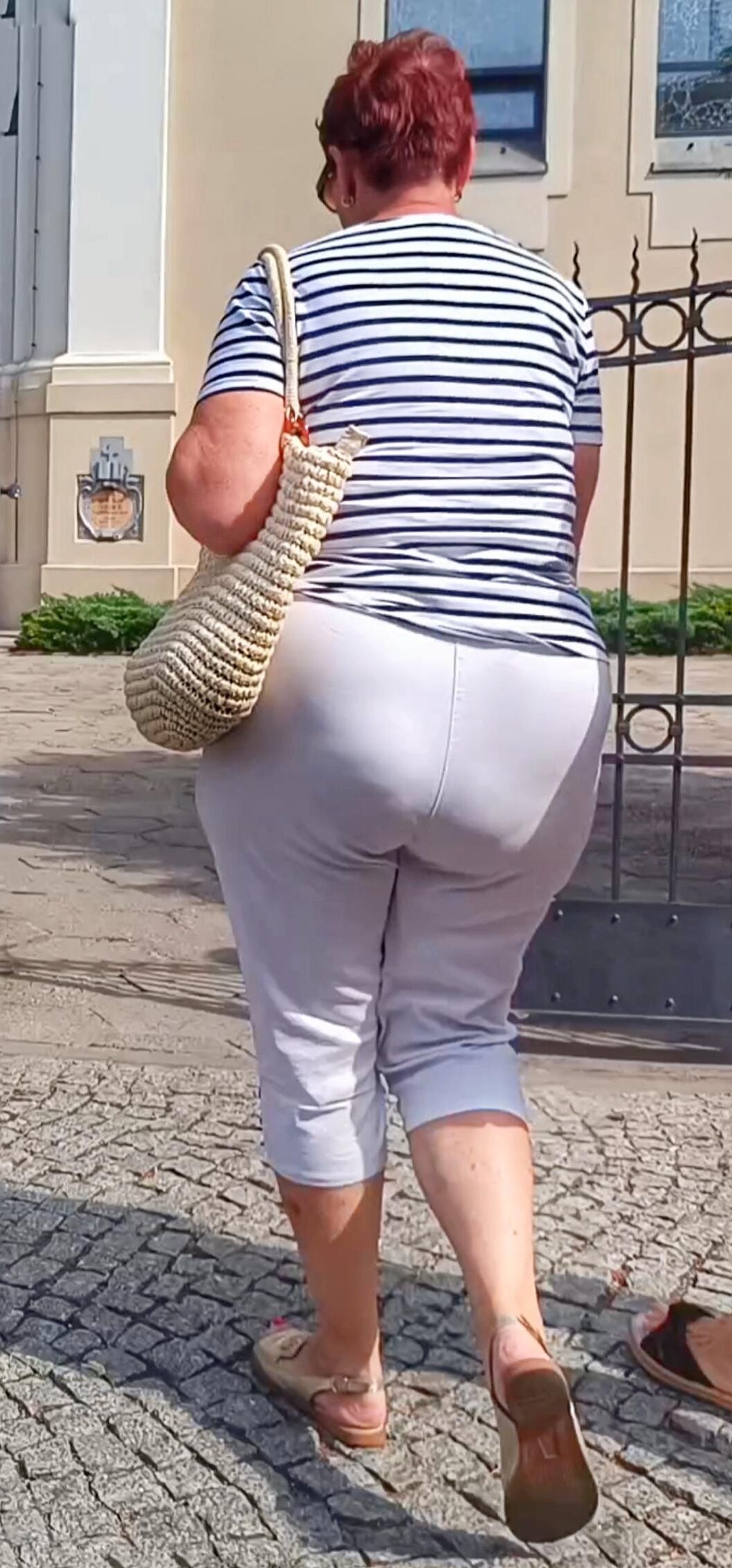 PAWG gilf PL increíble culo enorme maduro y hija flaca 1