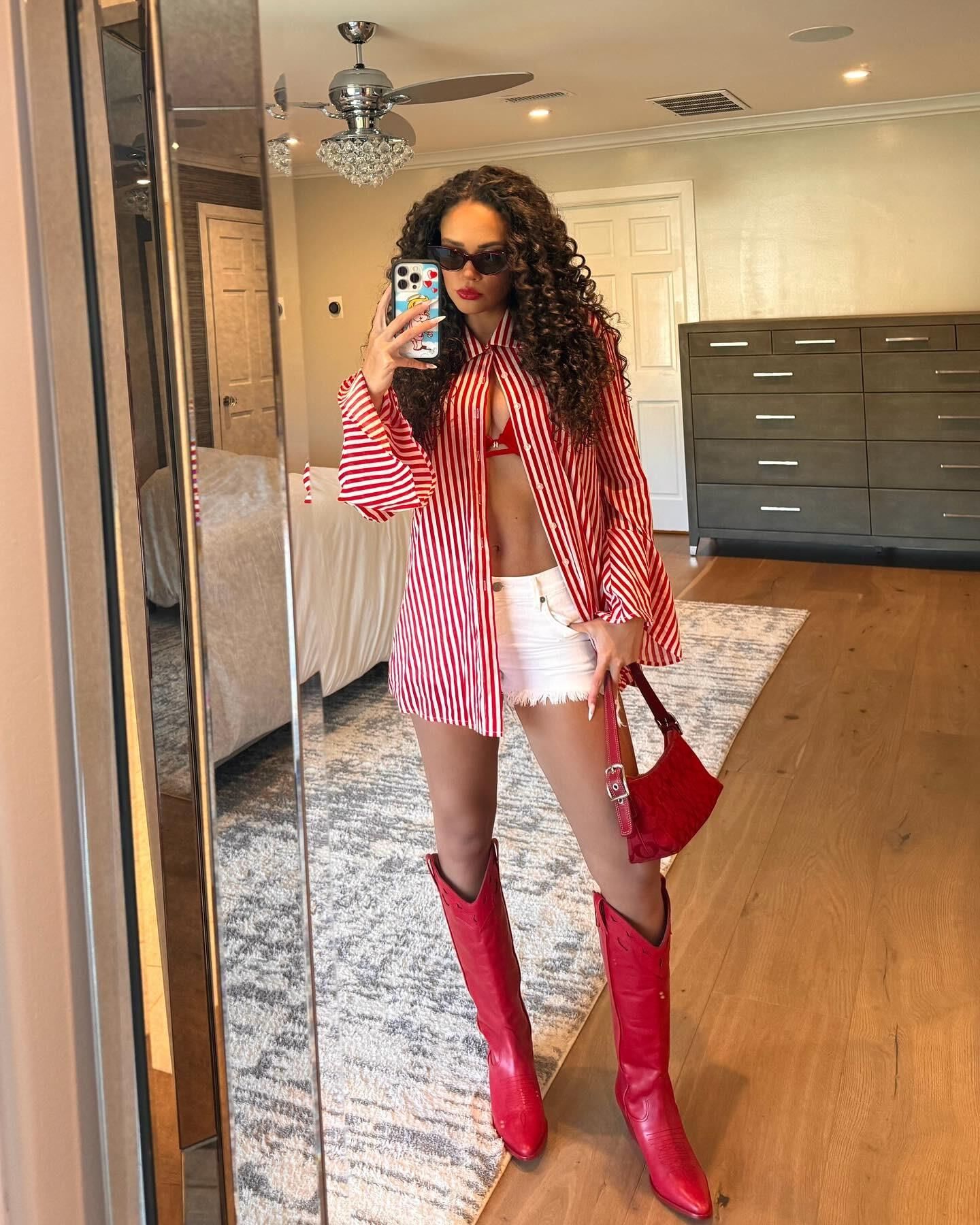 Sesión de fotos de vestidos sexy en bikini de Madison Pettis