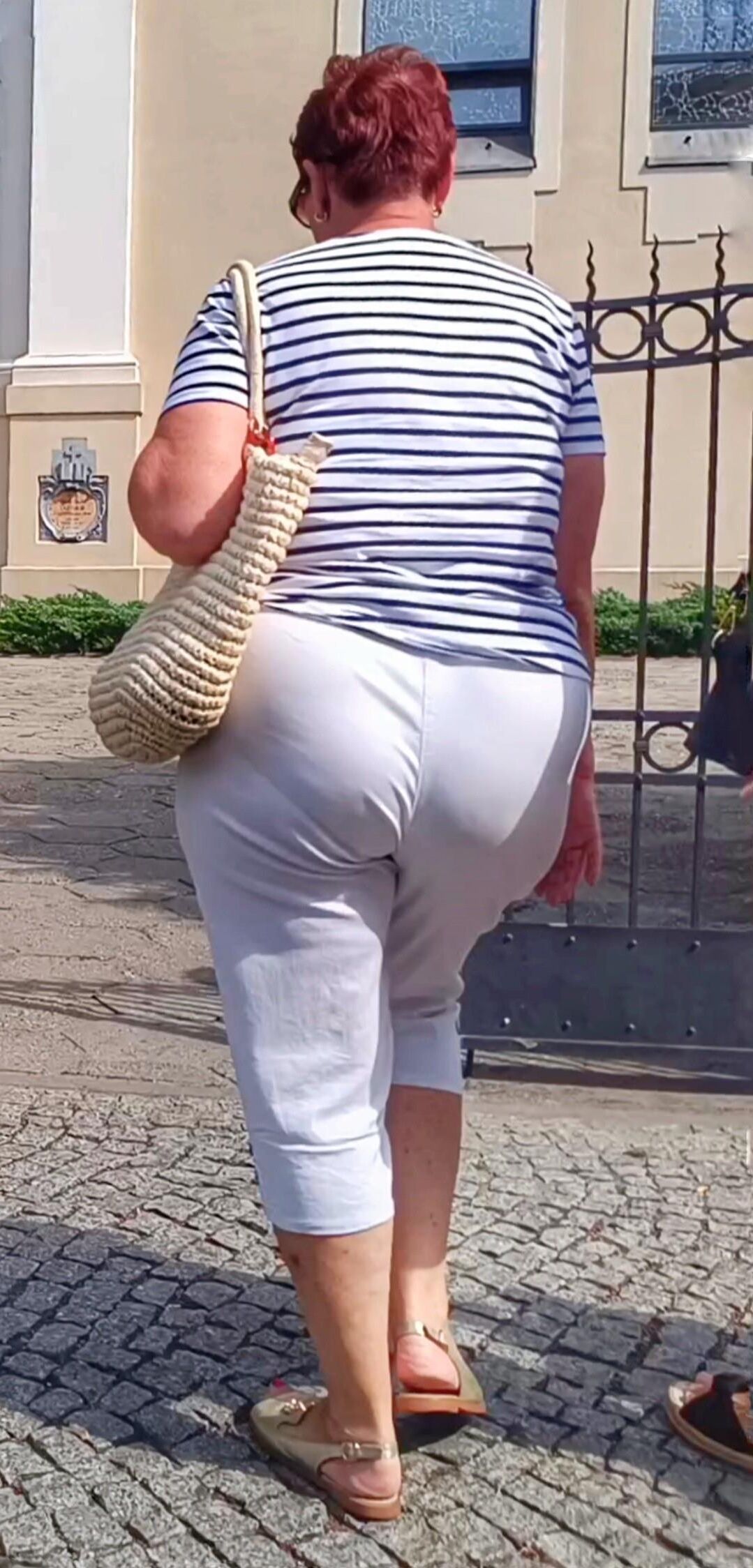 PAWG gilf PL increíble culo enorme maduro y hija flaca 1