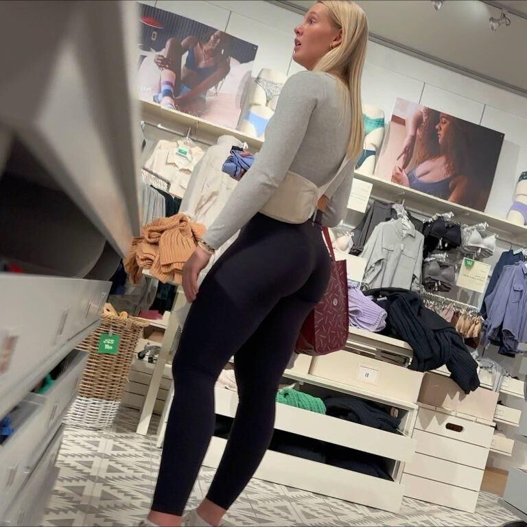 Candid Lovely Bubble Butt Blonde Teen Leggings