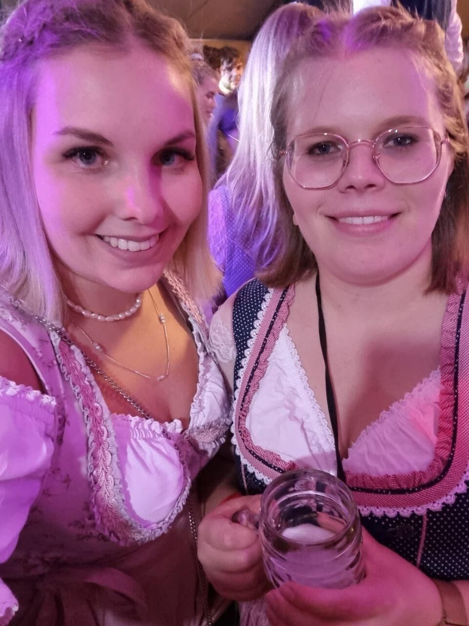 Wichsvorlagen Oktoberfest Bier Dirndl wiesn особенный, больше?