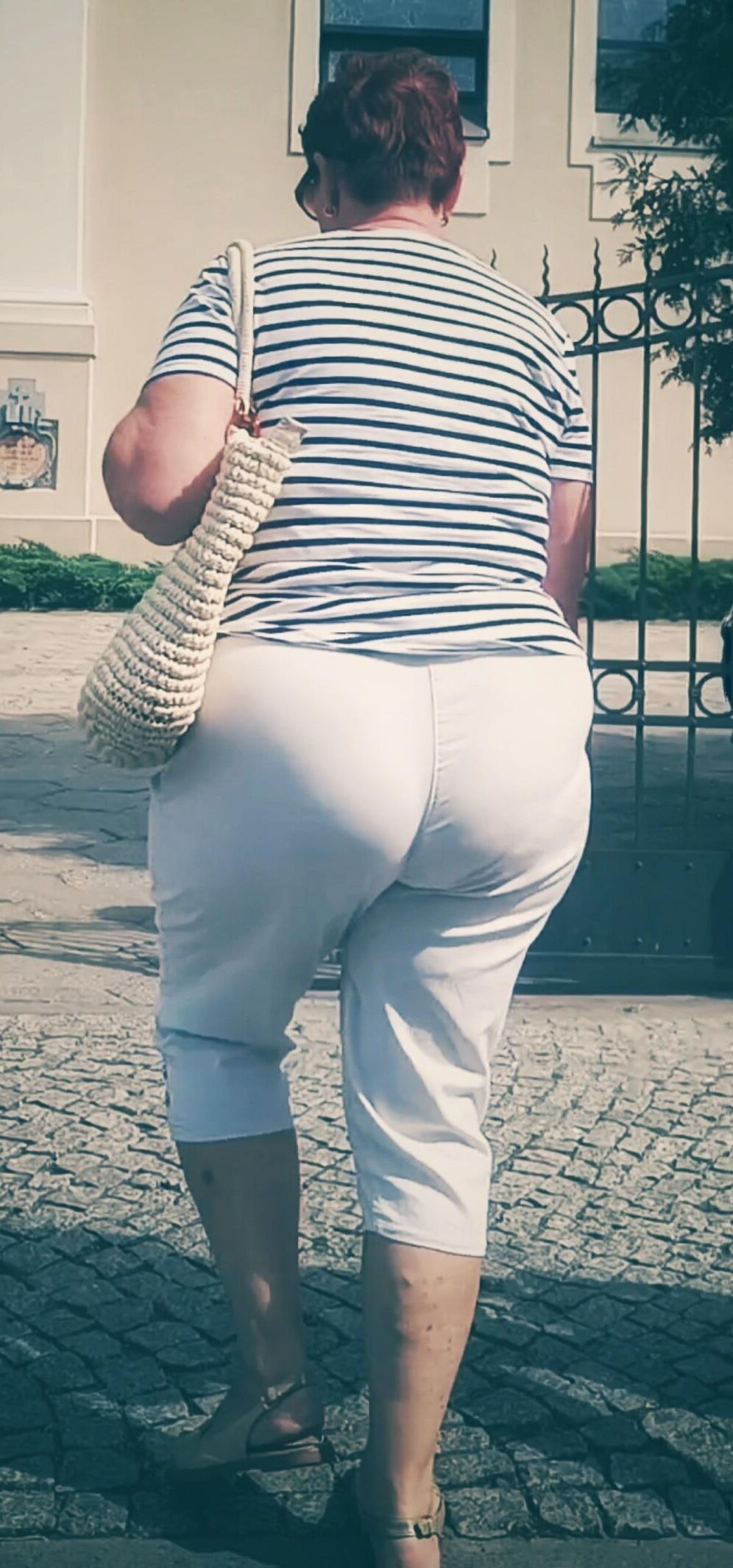 PAWG gilf PL increíble culo enorme maduro y hija flaca 1