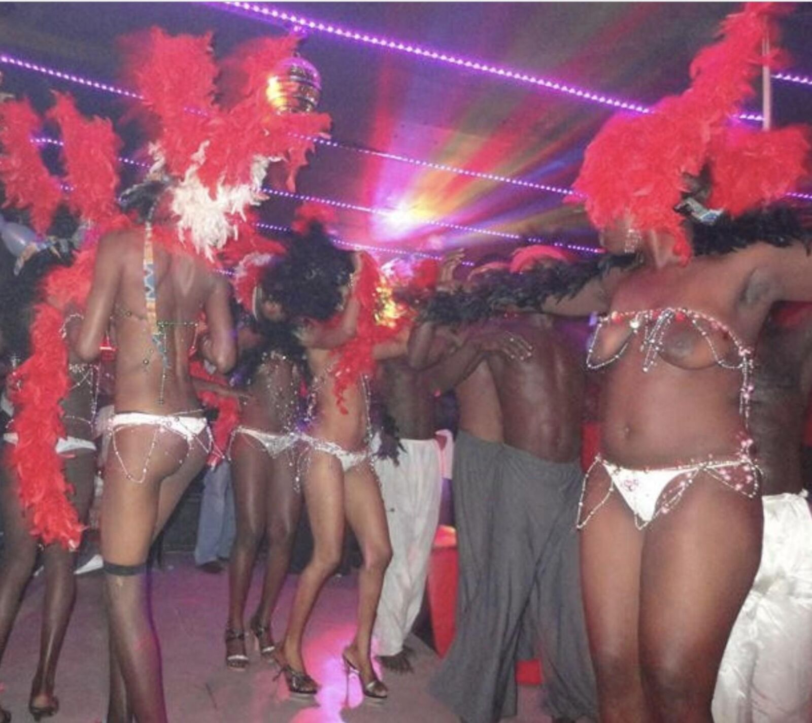 CARNAVAL DE MIAMI 2023. LAS NIÑAS NEGRAS MUESTRAN SUS BONITAS