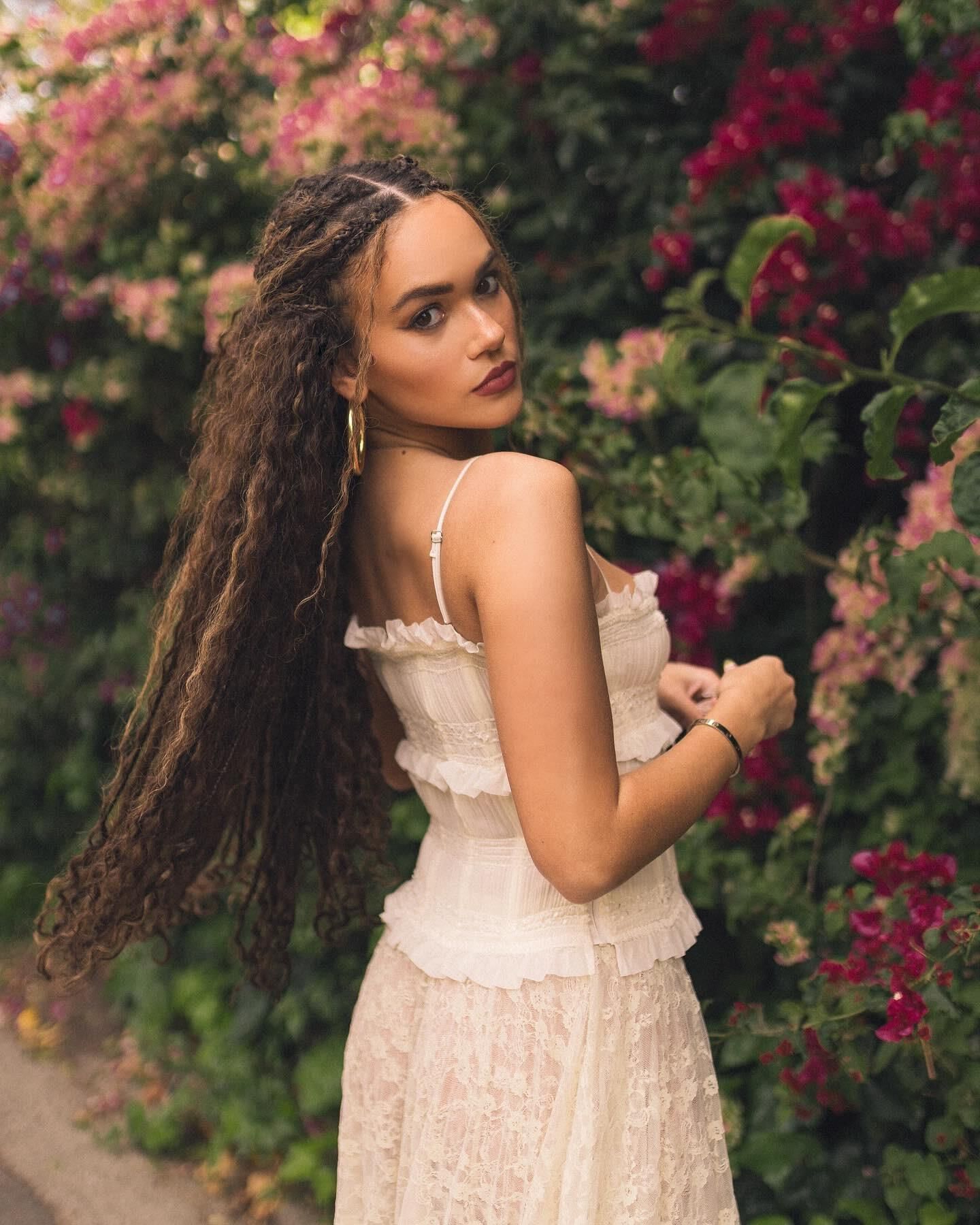 Sesión de fotos de vestidos sexy en bikini de Madison Pettis