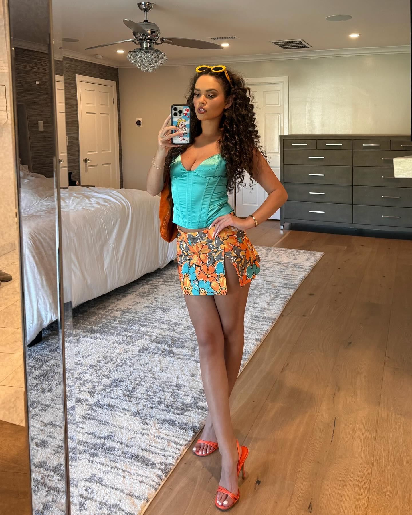 Sesión de fotos de vestidos sexy en bikini de Madison Pettis