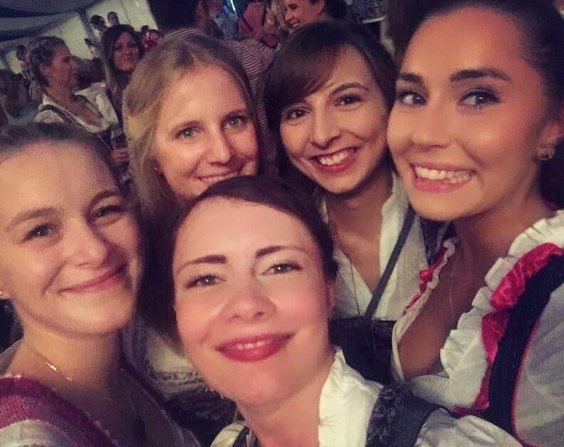 Wichsvorlagen Oktoberfest Bier Dirndl wiesn особенный, больше?