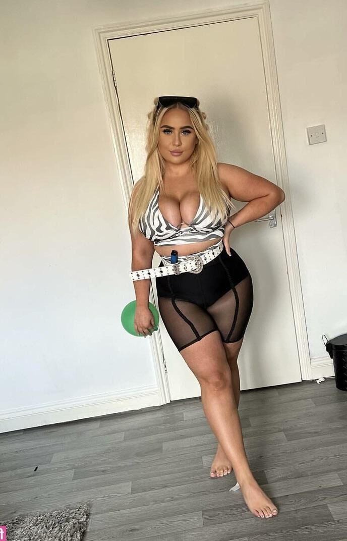 Sexy Curvy Girls 2