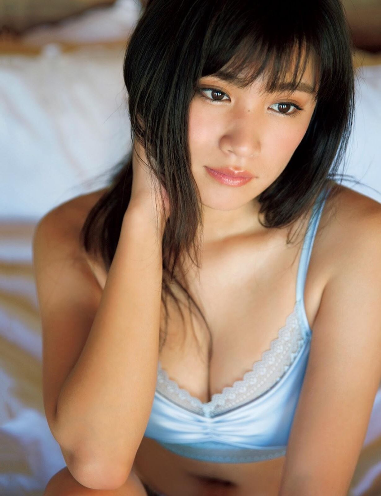 Ikumi Hisamatsu, idole de gravure aux gros seins