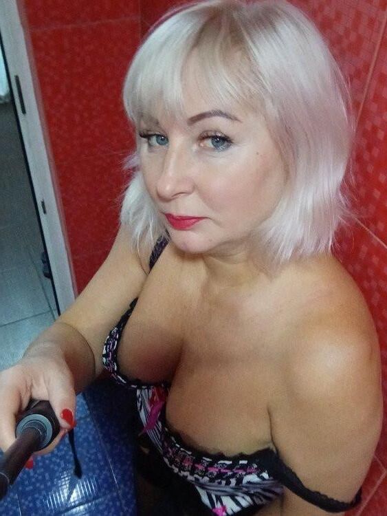 Sexy mature blonde Oksana from Kharkiv in Ukraine