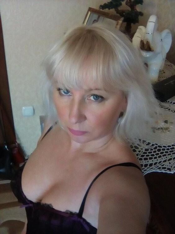 Sexy mature blonde Oksana from Kharkiv in Ukraine