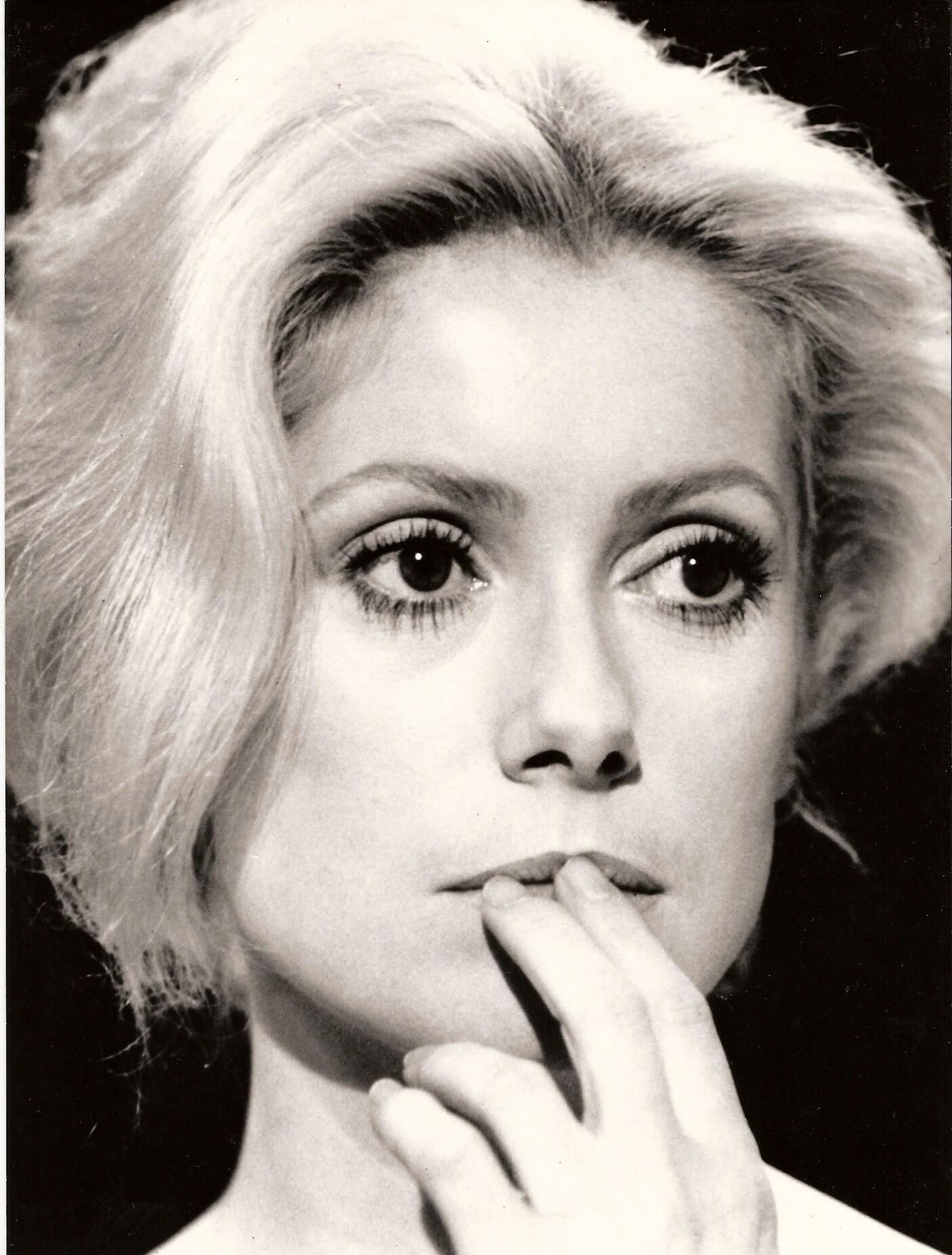 Unhas Catherine Deneuve