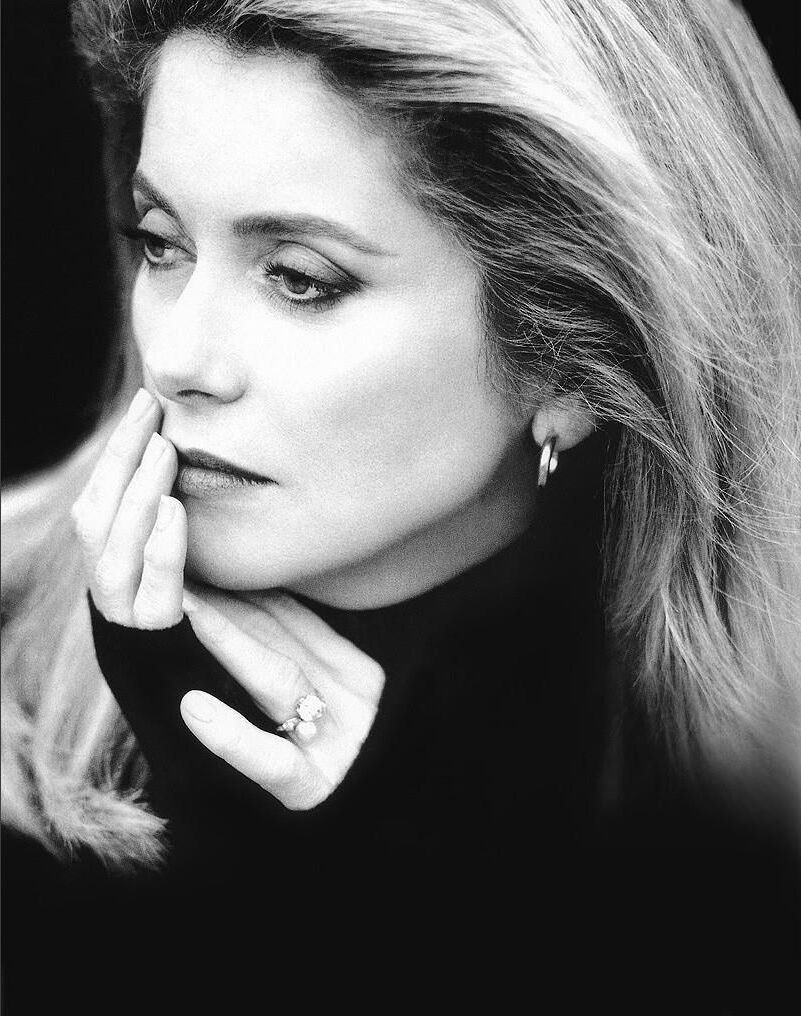 Unhas Catherine Deneuve