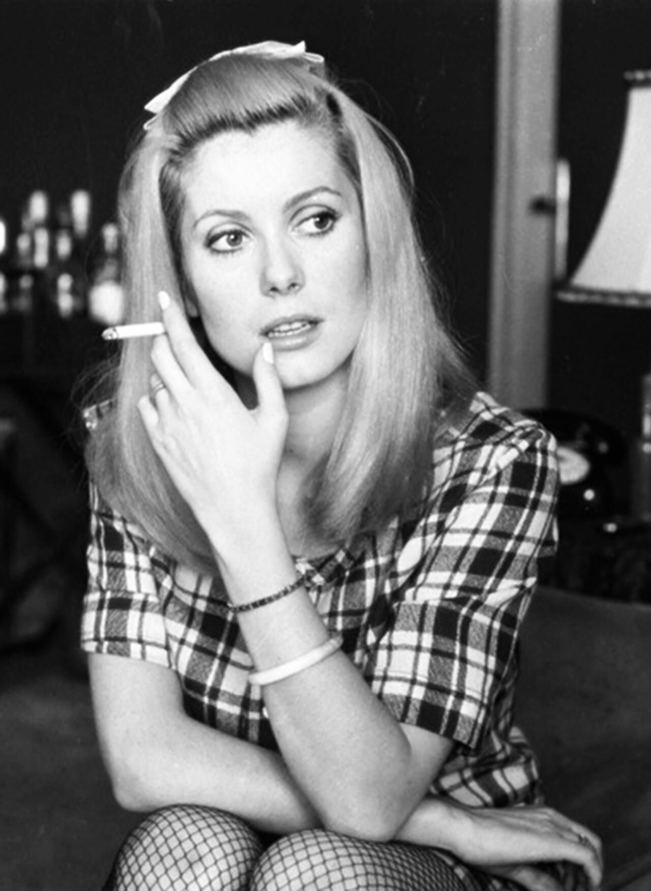 Unhas Catherine Deneuve