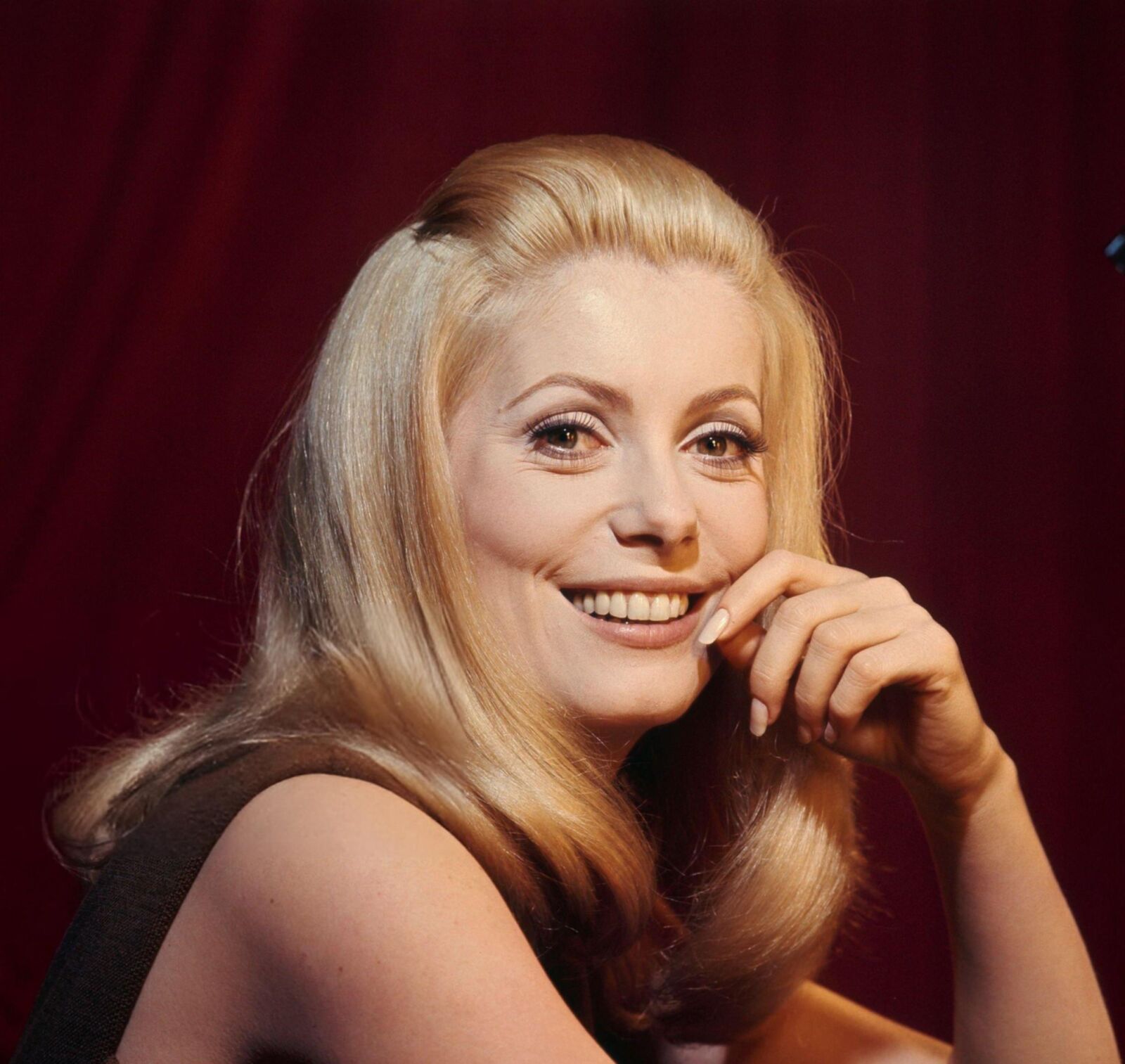 Unhas Catherine Deneuve