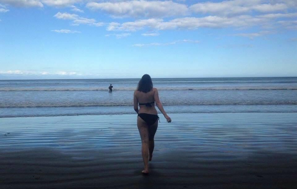 New Zealand bikini girl mooning 