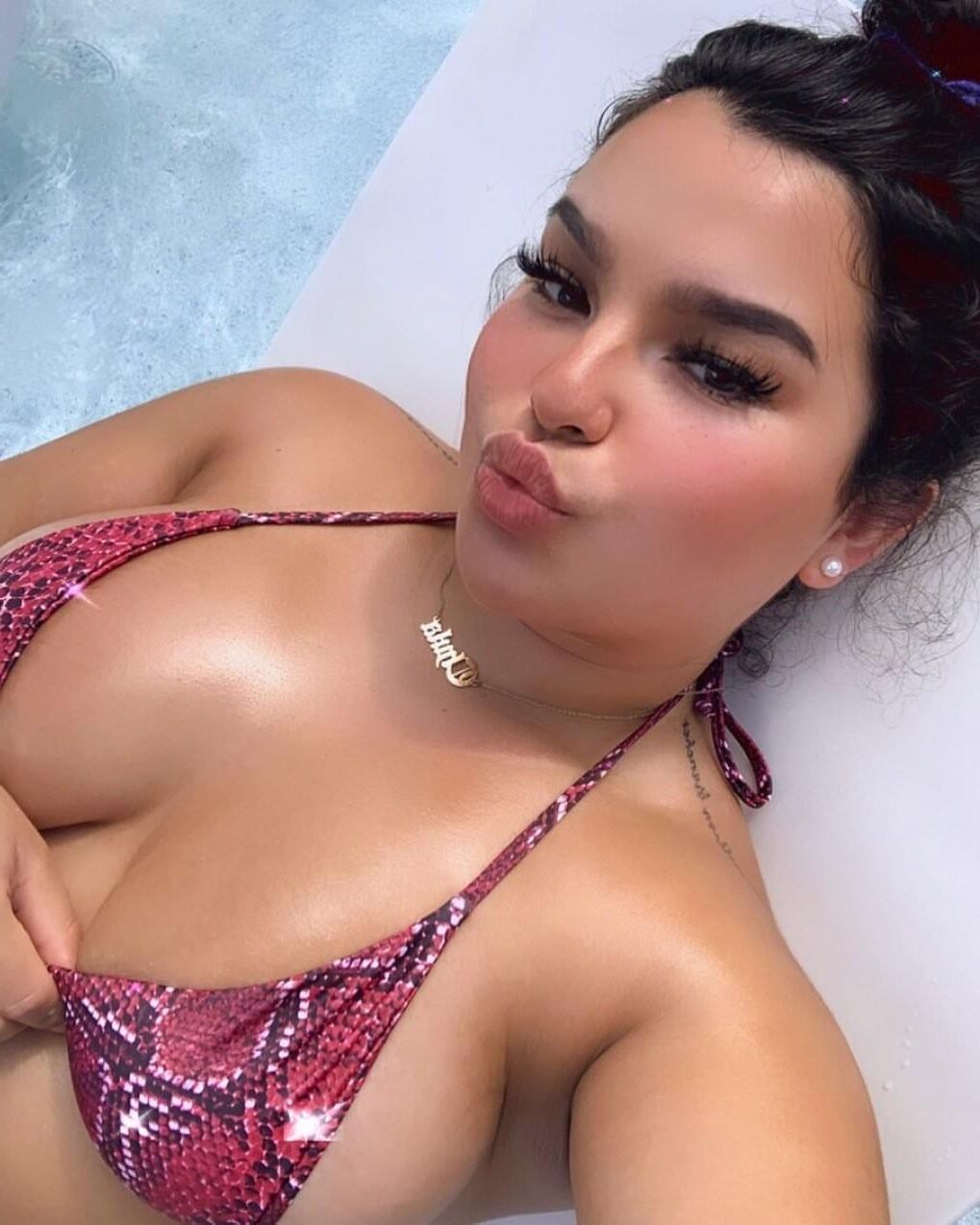 Chubby Latina Jerkmeat Destinee