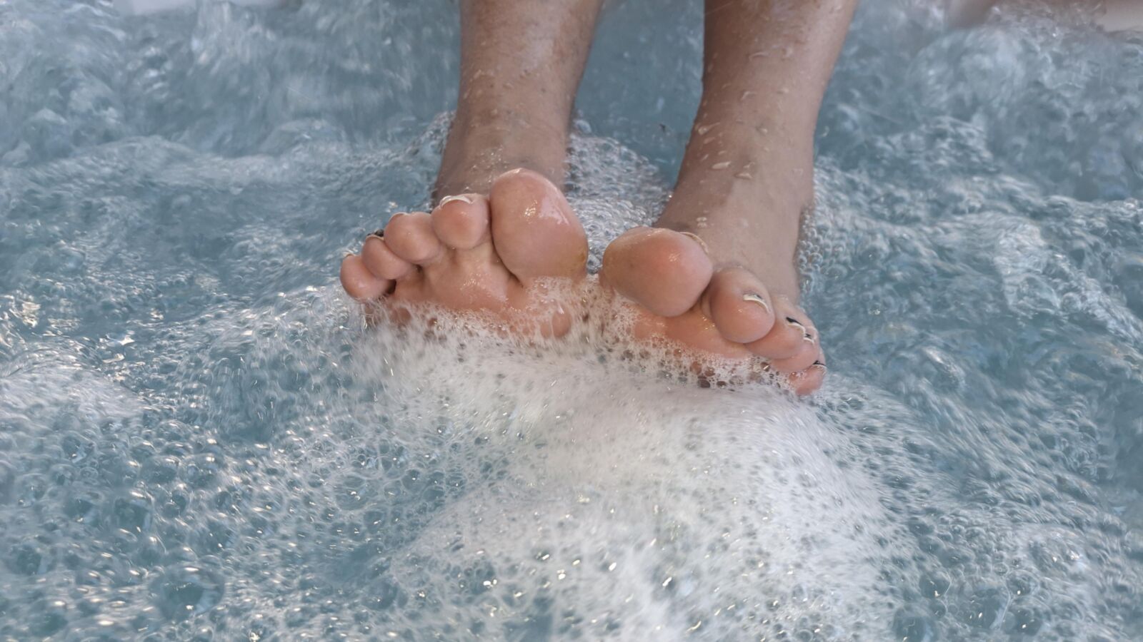 Hot wet hot tub feet and soles