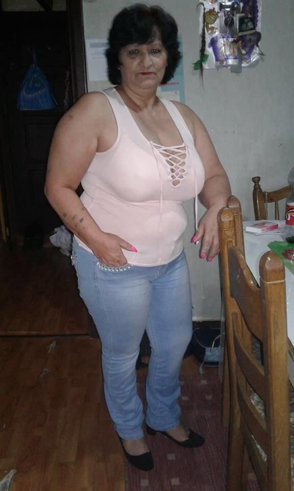 domina abuelita vieja perra fea