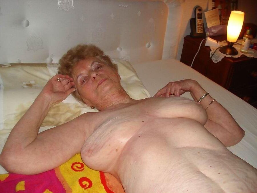 Abuela muy mayor pero todavía lista para el sexo