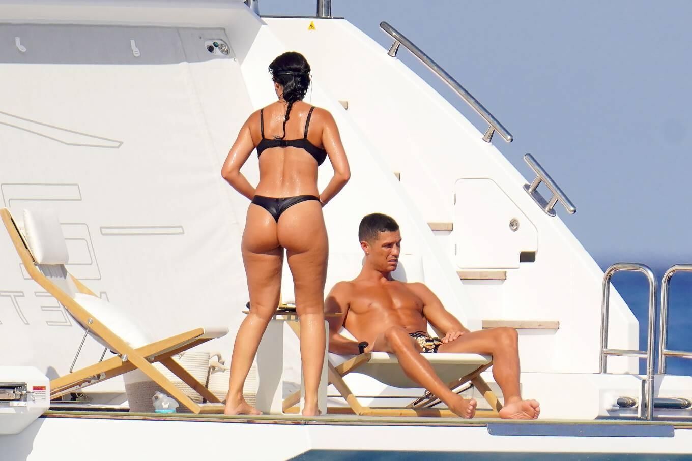 Georgina\'s amazing thong bikini ass