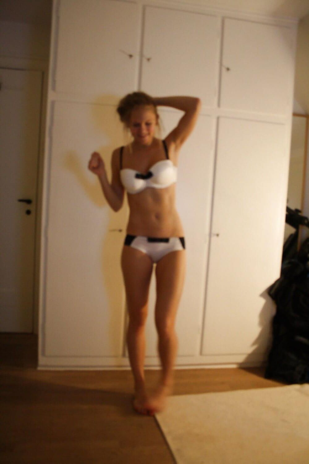 Danish Amateur (): Activist Emma H is nude in her home