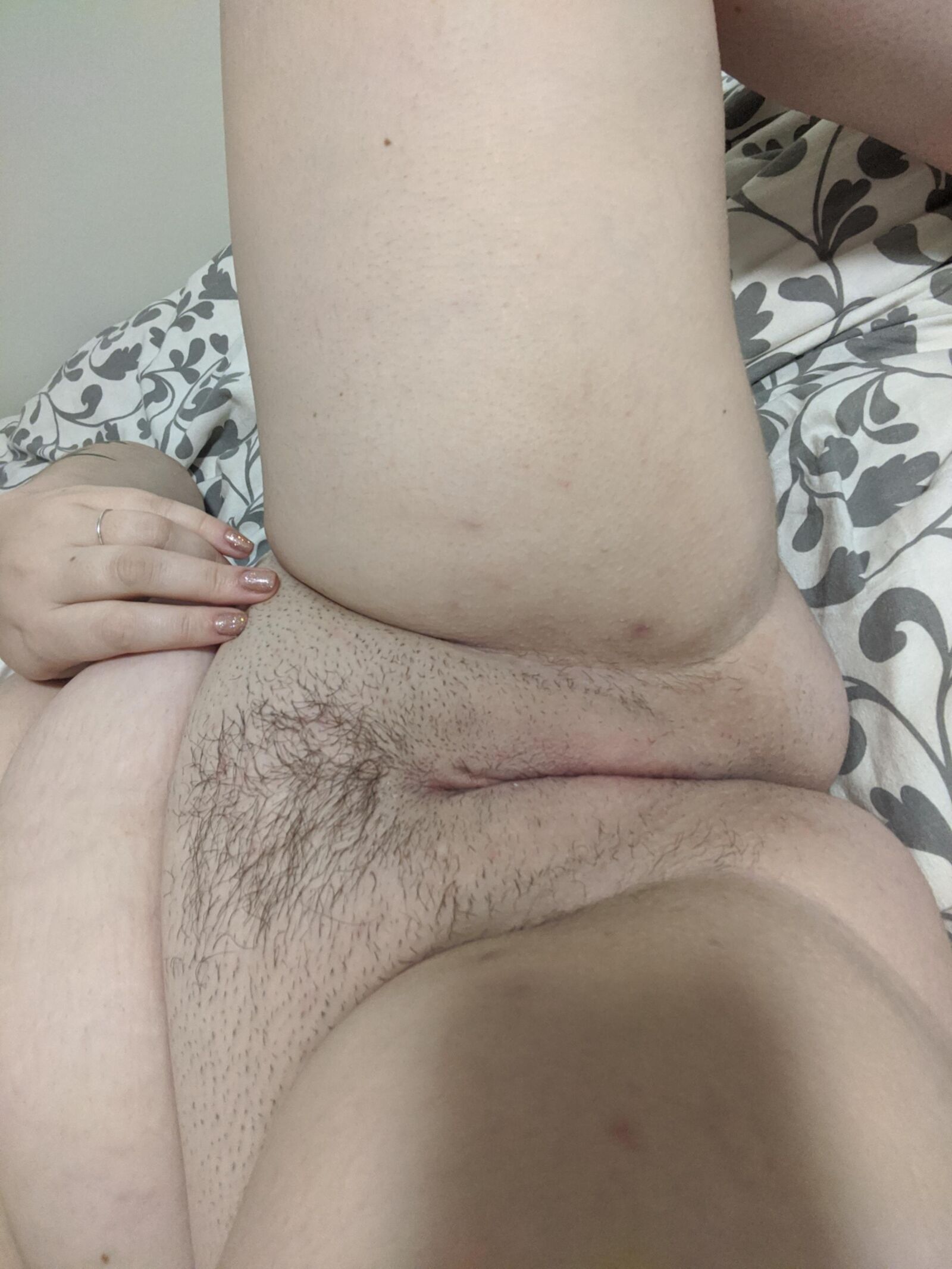 Me encanta el coño gordo, peludo y apestoso.