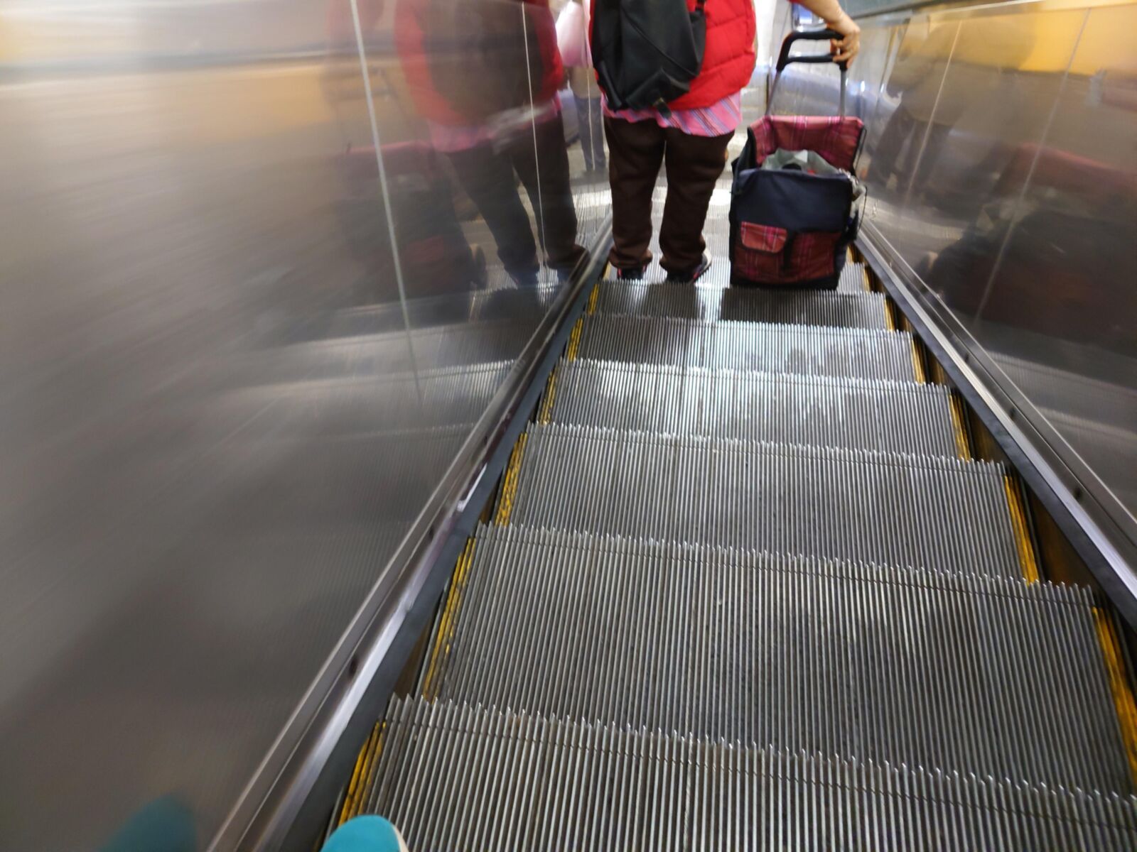 Pobre Mujer de Ébano en Chanclas / Calcetines (Aventura de Dos Días)