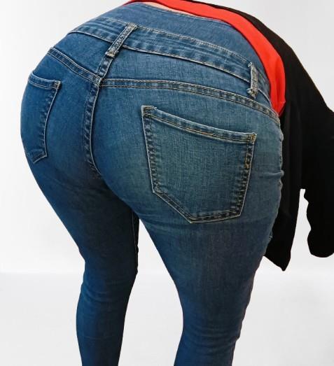 My girlfriend big ass ín jeans,leggings